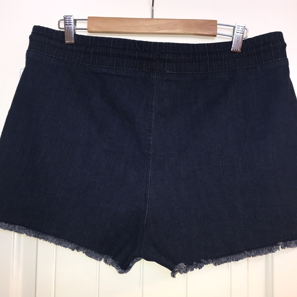 Women’s size XL short - Picture 5 of 6